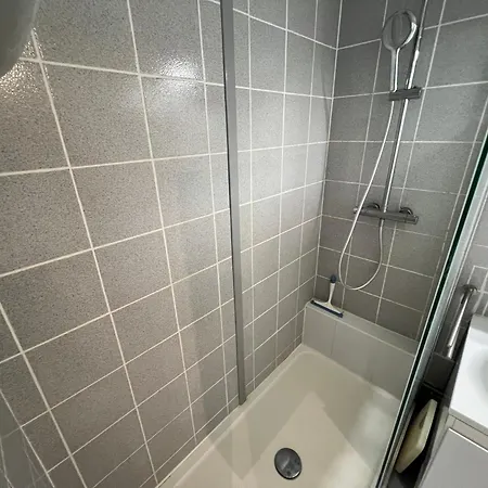 Holiday home Pavillon 5 Pers Avec Piscine, Parking Et Jardin A - Fr-1-781-74 *